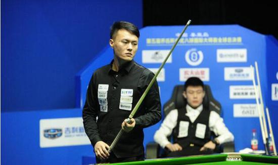 他虽然在进 他虽然在进